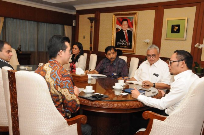 menaker m hanif dhakiri menerima audiensi tim dari ibm indonesia di kantor kemnaker