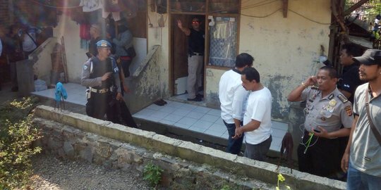 Polisi sita laptop & komputer dari rumah terduga teroris di Cisarua