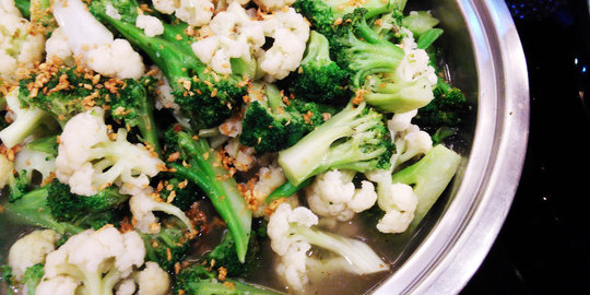 [Resep] Tumis brokoli-kembang kol, menu sahur simpel & kaya serat