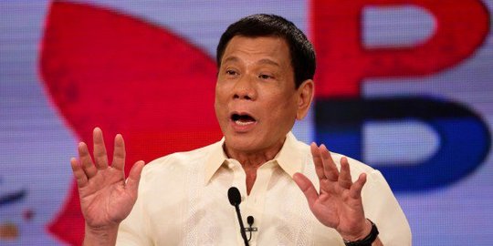 Duterte bercanda soal pemerkosaan di tengah darurat militer