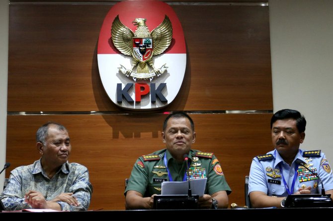 kpk dan tni umumkan tiga tersangka pengadaan heli aw