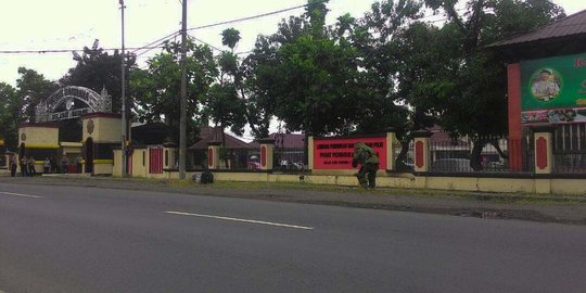 Tas tergeletak di depan Lemdik Pol Sidoarjo bikin geger