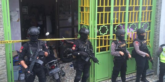 Densus 88 tangkap terduga teroris di Tawangmangu