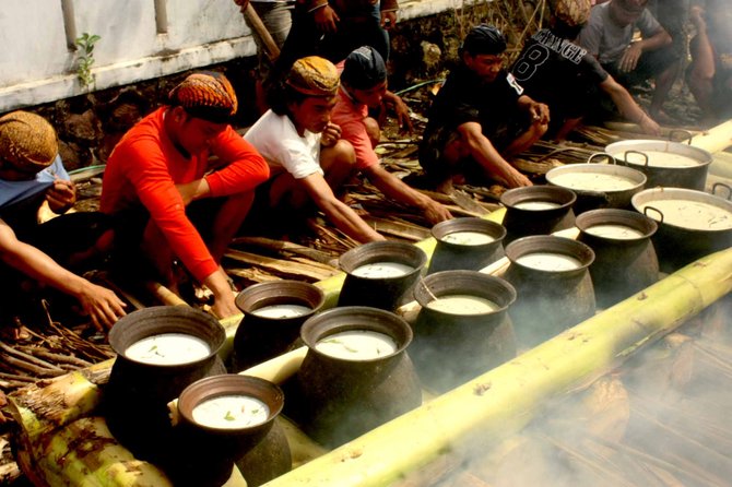 kaum pria pengikut bonokeling