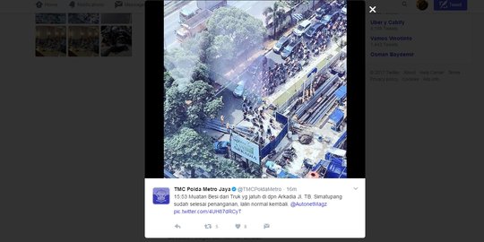 Sempat tutup jalan, besi jatuh proyek Arkadia telah dievakuasi