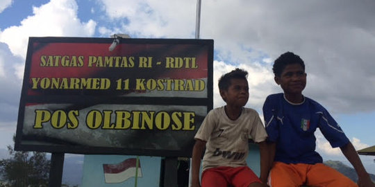 Warga dua desa di batas RI-Timor Leste kini diberi kartu pas lintas