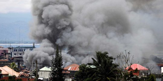 Filipina gempur lagi militan pro ISIS lewat serangan udara