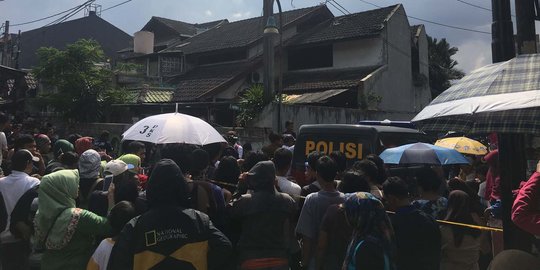 Aming dihadiahi pukulan dan tendangan warga saat olah TKP pembunuhan