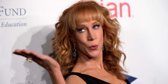 Gara-gara lelucon 'penggal' Trump, CNN pecat pelawak Kathy Griffin