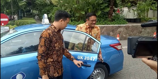 Dilarang gunakan motor, Djarot naik taksi ke Balai Kota