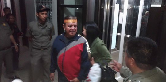 Kamar hotel diketuk petugas, sejoli panik dan buru-buru berpakaian