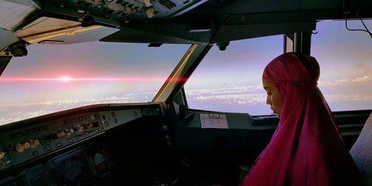 Cerita Ramadan dari balik kokpit si pilot cantik, Sarah Widy