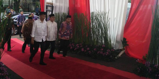 Jokowi buka puasa bersama di rumah Ketua MPR