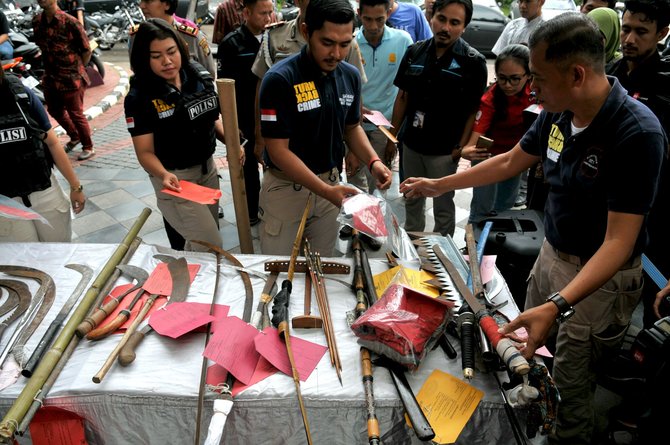 polda metro jaya amankan puluhan anggota geng motor