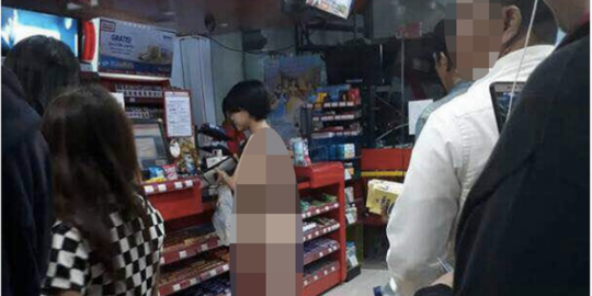 Pegawai apotek lihat wanita setengah bugil turun dari taksi