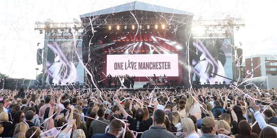 Ribuan orang banjiri konser amal Ariana Grande untuk Manchester