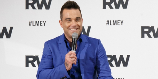 Konser One Love Manchester, Robbie Williams ubah lirik 