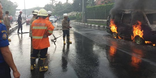 Angkot bawa jeriken bensin terbakar, tiga penumpang luka bakar