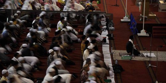 Kekhusyukan salat tarawih di Istiqlal