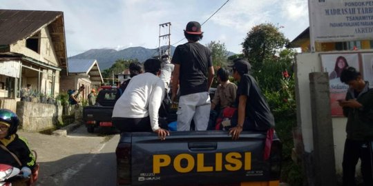 Polisi bantu cari bocah SMP hilang di Gunung Marapi