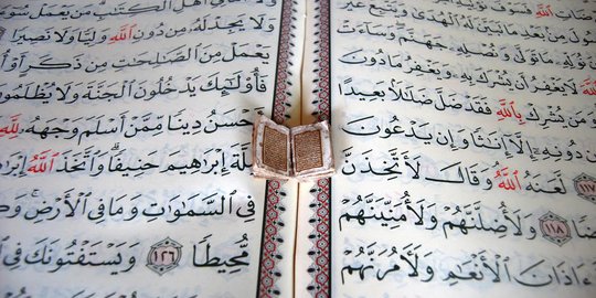 Melihat penampakan Alquran terkecil di Bogor