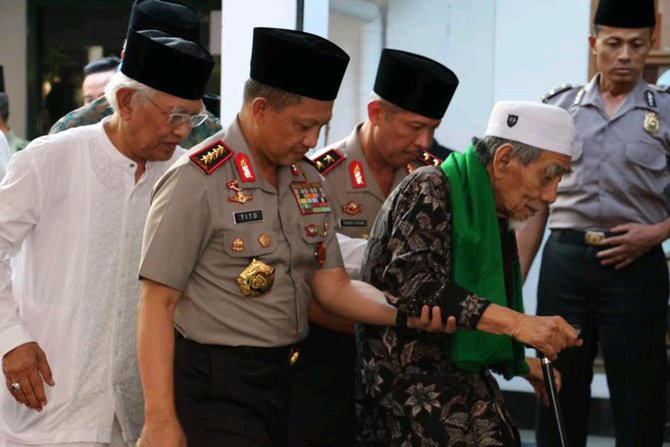 kapolri di pondok pesantren gus mus