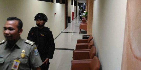 Selain kantor dinas, KPK geledah seluruh ruang Komisi B DPRD Jatim