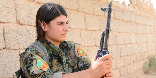 Patroli wanita-wanita tangguh Yazidi di Pegunungan Sinjar Irak