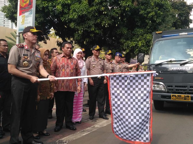 polda metro buka pasar murah