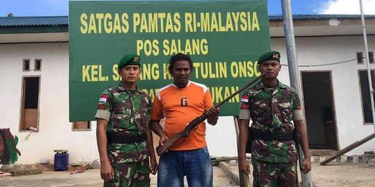 Cerita keakraban TNI-warga di perbatasan hingga rela serahkan senpi