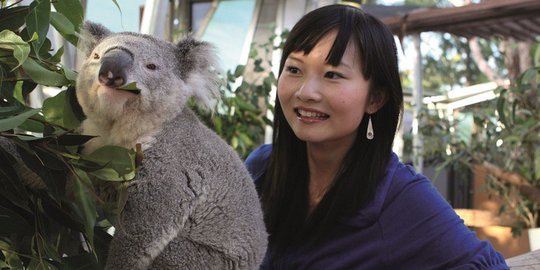 Bermain dengan satwa ke kebun binatang tertua di Sydney