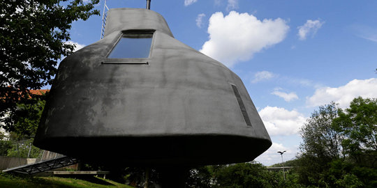 Mengintip keunikan rumah minimalis mirip UFO di Praha