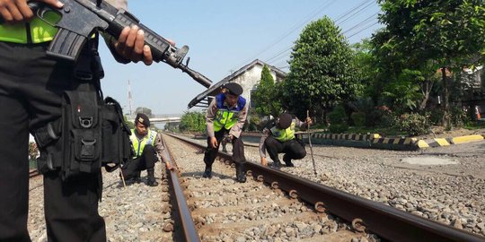 Pastikan keamanan mudik, polisi sisir jalur kereta Solo-Surabaya