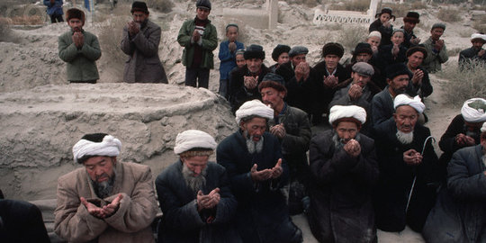 Kader PKC awasi muslim Uighur supaya tak puasa dan salat