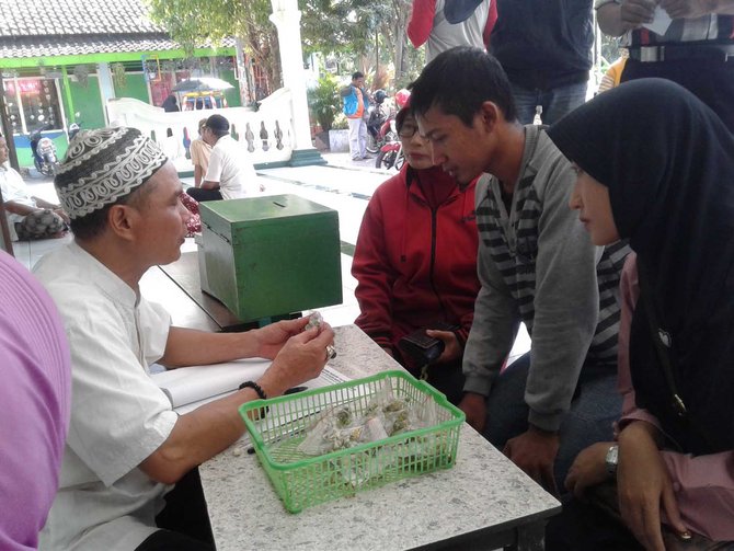 buah kurma di masjid al mubarok