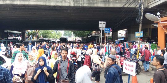 Semewarut Pasar Tanah Abang jelang lebaran