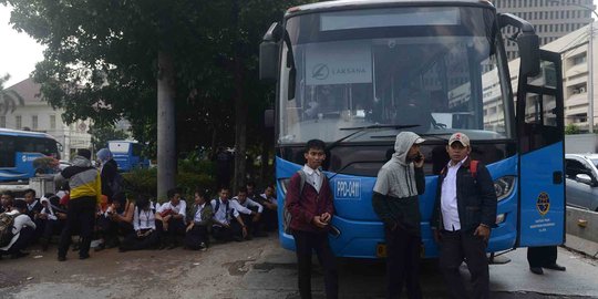 Ini alasan sopir bus TransJakarta demo di Cawang