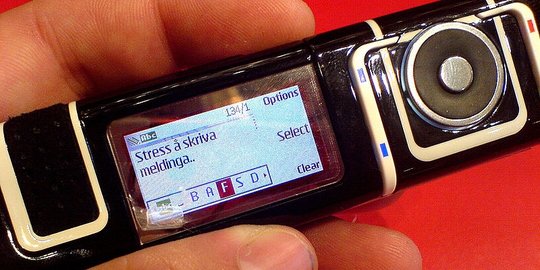 6 smartphone dengan 'gimmick' ter-aneh yang pernah ada