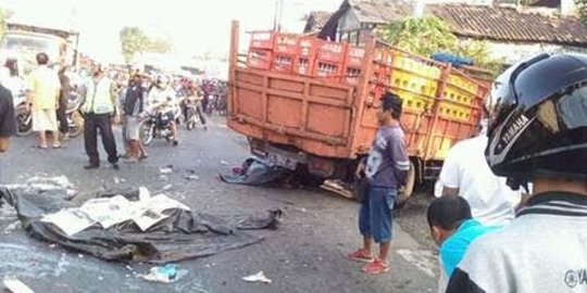 Tabrakan di jalur Pantura, tiga pengendara tewas seketika