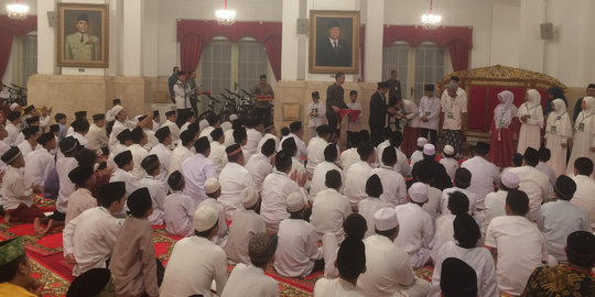Jokowi buka puasa bersama anak yatim piatu & difabel di Istana