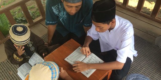 Semangat siswa tunarungu di Karanganyar belajar agama dan Alquran