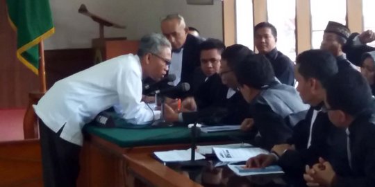 Jalani sidang perdana, Buni Yani didampingi 29 pengacara