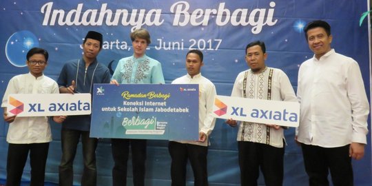 XL Axiata berikan donasi MBB ke sekolah dan madrasah di Jabodetabek