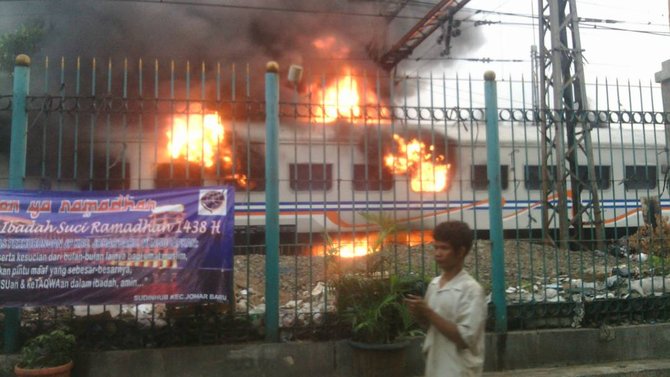 kereta terbakar di senen