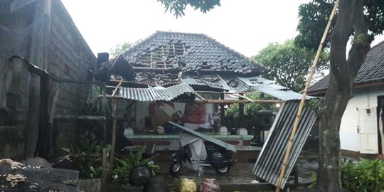 Hujan deras dan puting beliung terjang kawasan pantai di Buleleng