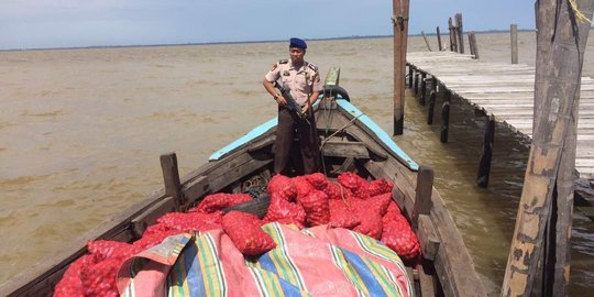 Penyelundupan bawang merah, kentang & garam asal Malaysia terbongkar