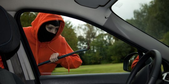 Bak film action, polisi kejar-kejaran dengan pencuri Grab Car di tol