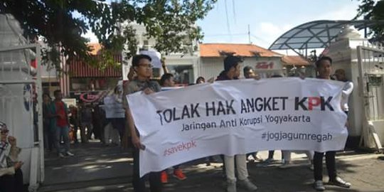 Aktivis antikorupsi Yogyakarta demonstrasi tolak hak angket di DPRD