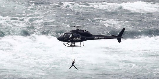 Akrobat maut di atas Air Terjun Niagara