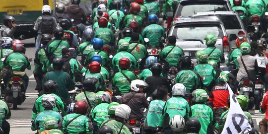 Fenomena driver ojek online yang hobi mangkal di trotoar